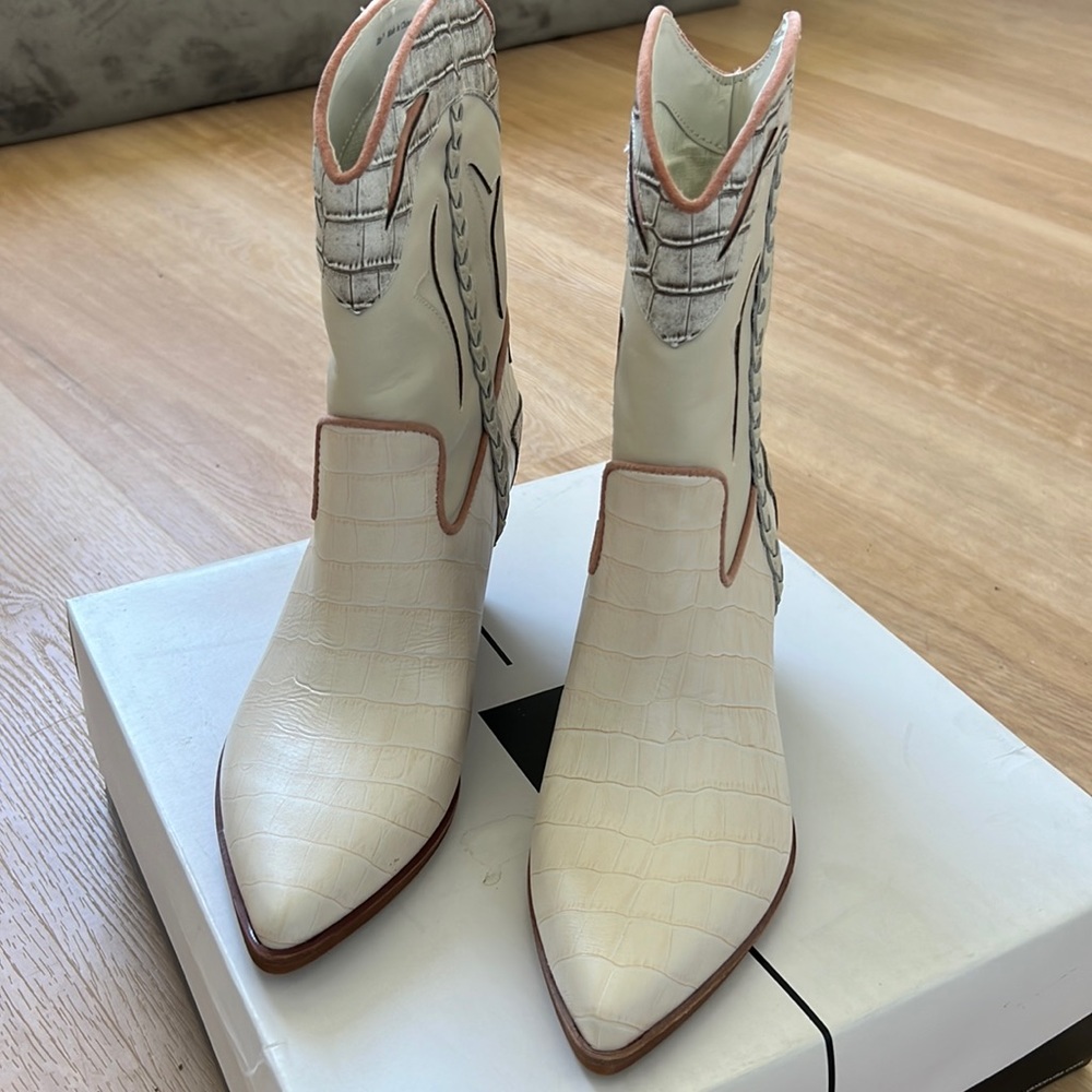 Loral booties